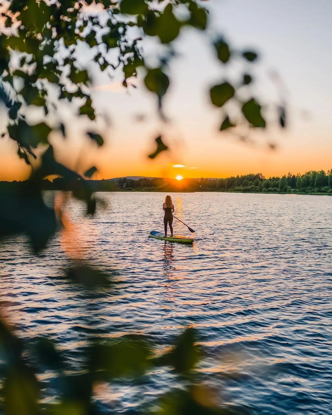 Rovaniemi nature slowly getting a green summer look! 🥰💚 The past days have been +20 degrees and the new leafs on trees are unfolding. There is magic in the air on the Arctic Circle! 💚🌞

#Rovaniemi #visitrovaniemi #arcticcircle #midnightsun #suomi #laplandfinland #lapland #finland #supboard #summer #keskiyönaurinko #kesä #water #onlyinlapland #lappi #suppailu