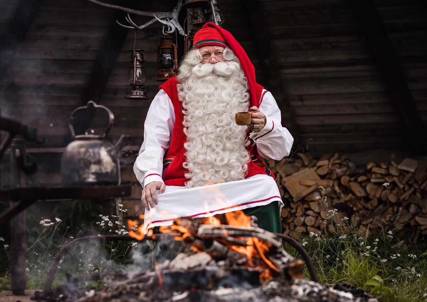 Long time no Santa Claus here! What would you say to him if you would meet him? And what do you think – is Santa Claus drinking coffee or tea? 

#santaclaus #visitrovaniemi #rovaniemi #arcticcircle #lapland #outdoorphotography