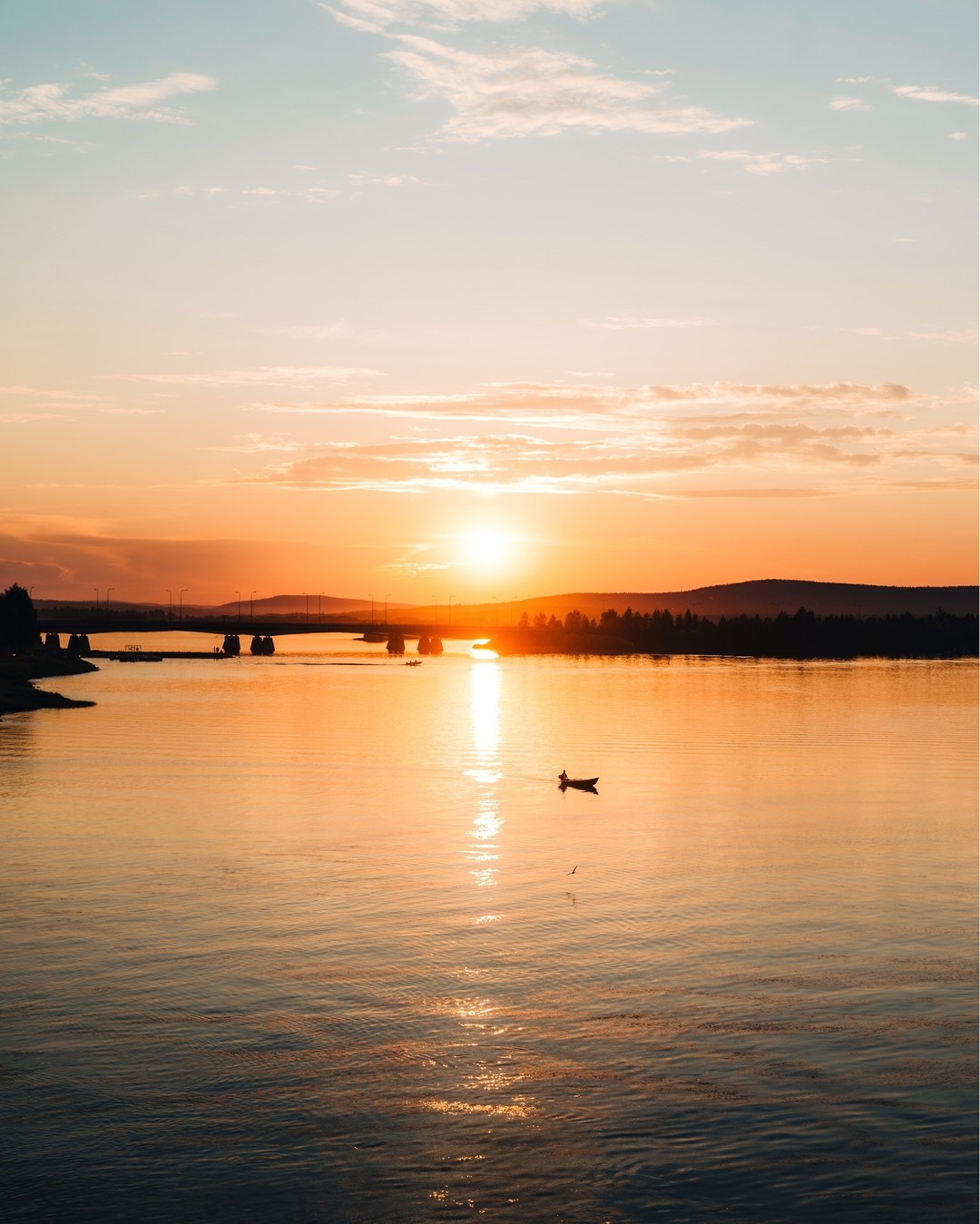 Long days under the sun!😍
Today the sunset in Rovaniemi is at 23.40, and the length of the day is over 20 hours!🌞 
The nights are white until early August.

#rovaniemi #visitrovaniemi #midnightsun #lapland #finland #ourfinland #onlyinlapland