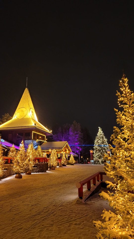 December 1st and Santa Claus Village at the Arctic Circle is full of magic #visitrovaniemi #arcticcircle #santaclausvillage #lapland #visitfinland