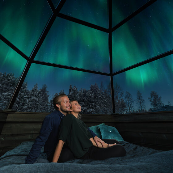 ArcticSnowHotel_Paakuva_iglu-revontulilla