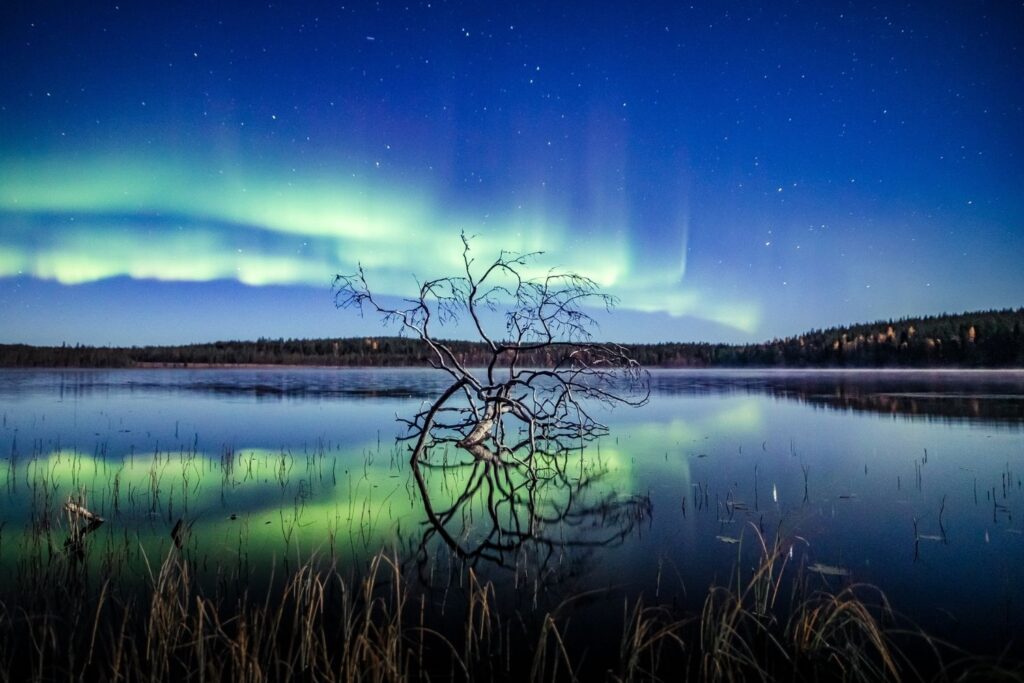 Autumn-Aurora-Borealis-Tours-in-Apukka-Resort-Rovaniemi-Lapland-Finland