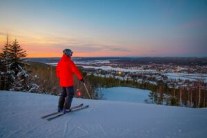 Downhill skiing in Ounasvaara Ski Resort in Rovaniemi Lapland Finland. Photo by Harri Lindfors (5) (1)