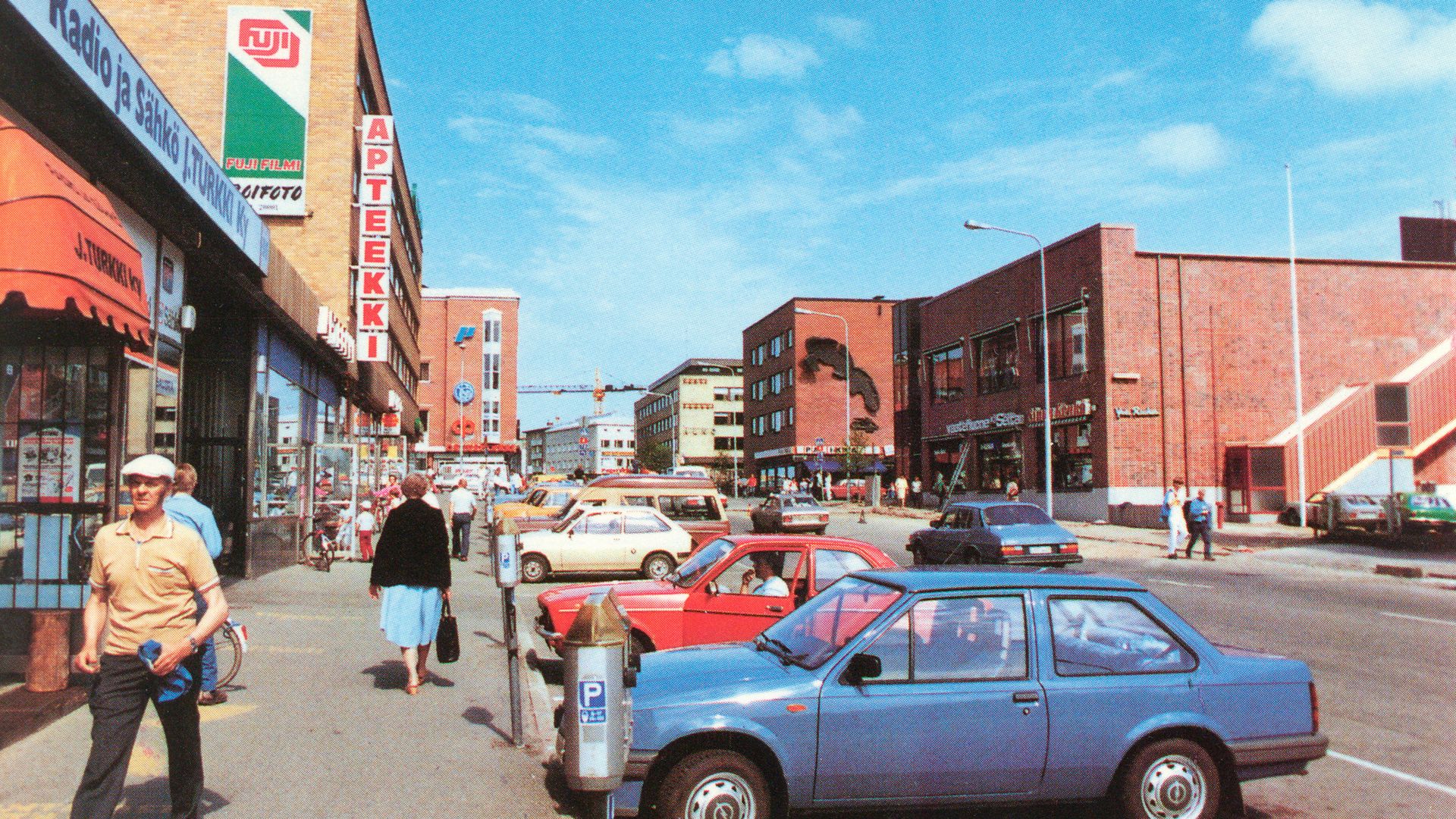 Kuvassa katumaisemaa Rovaniemeltä 1980-luvulla.